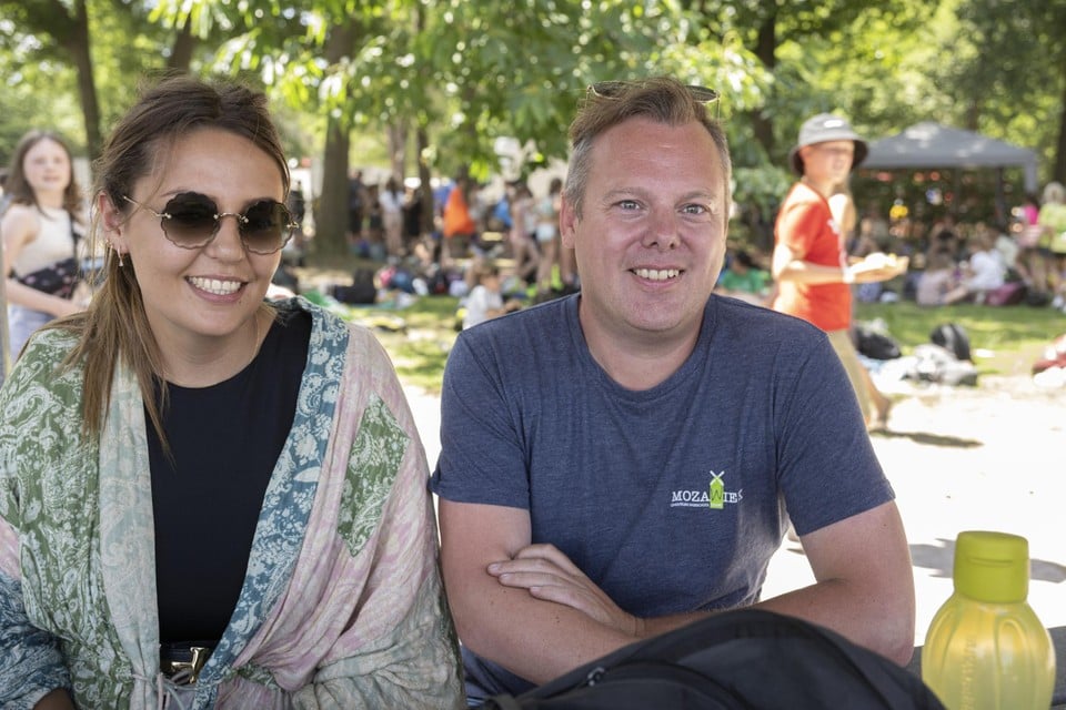 Leerkrachten Ella Vermeylen en Bart Deckx.