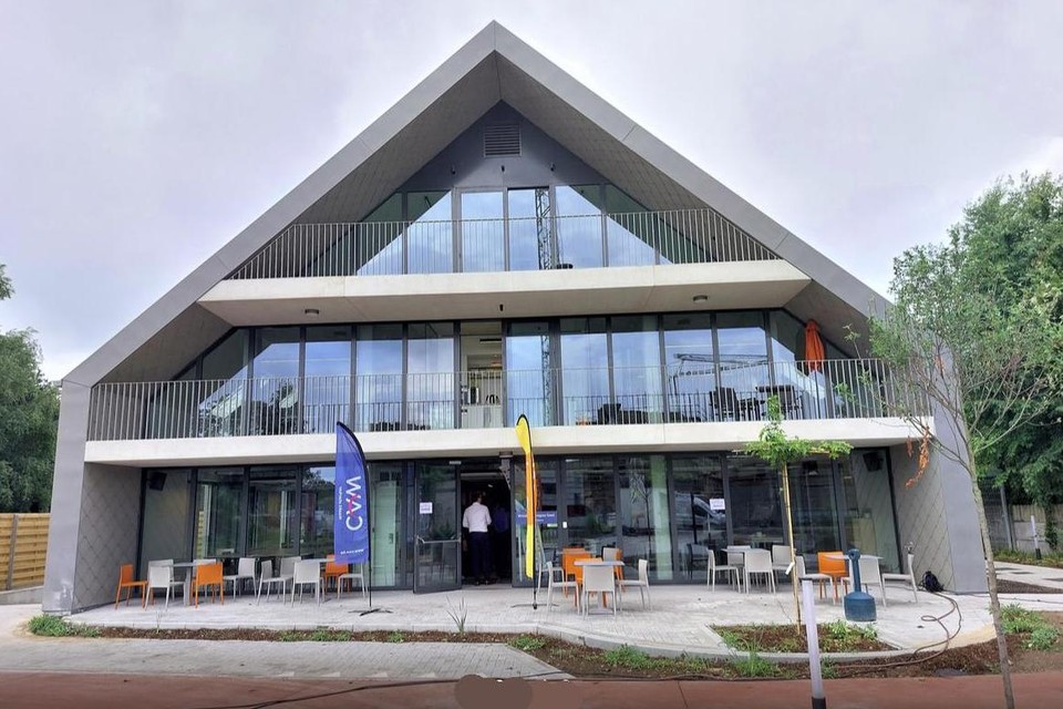 Ook het nieuwe ontmoetingscentrum ‘t Gelijkvloers in de Welzijnscampus is een van de warmteplekken waar de temperatuur deze winter niét omlaag gaat. 