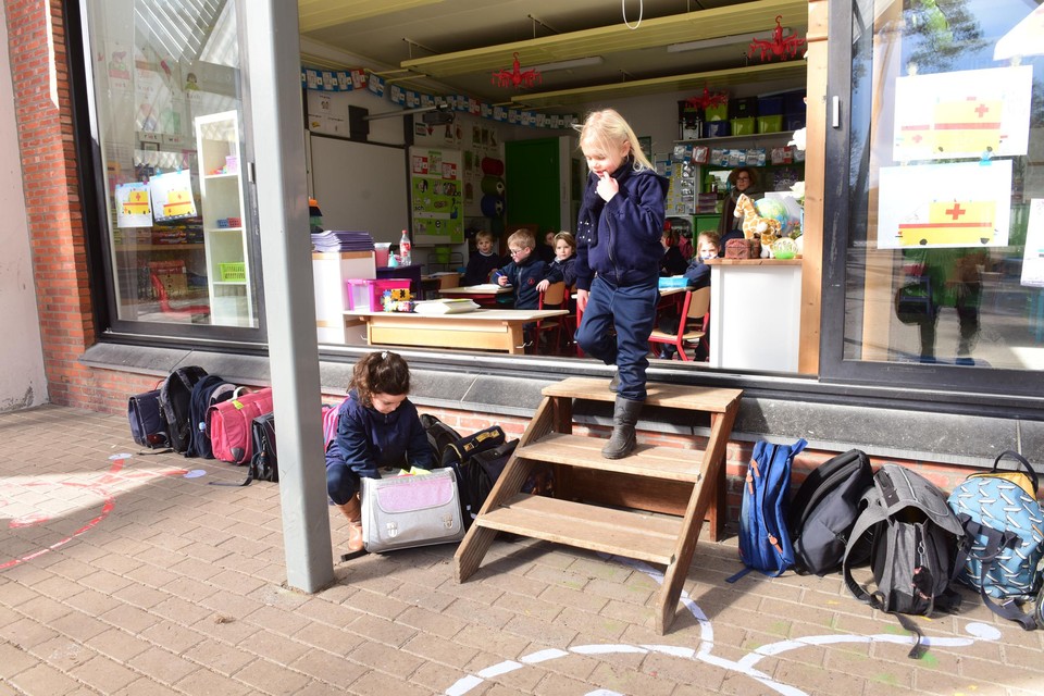 In de openluchtschool staat één wand altijd open.