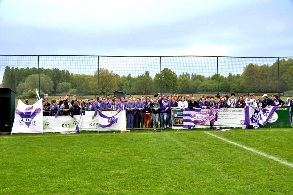 Zeker wanneer Ik Dien het naburige OLVE ontvangt, vinden veel supporters de weg naar het veld.