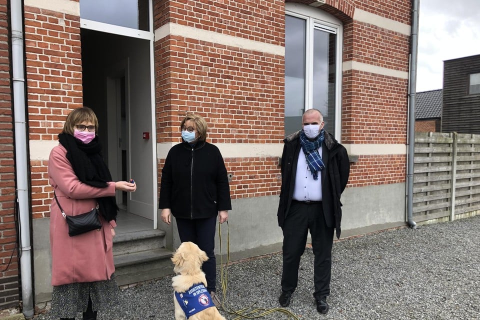 Schepen Martine Taelman overhandigde de sleutel aan de projectverantwoordelijke van OpWeg.