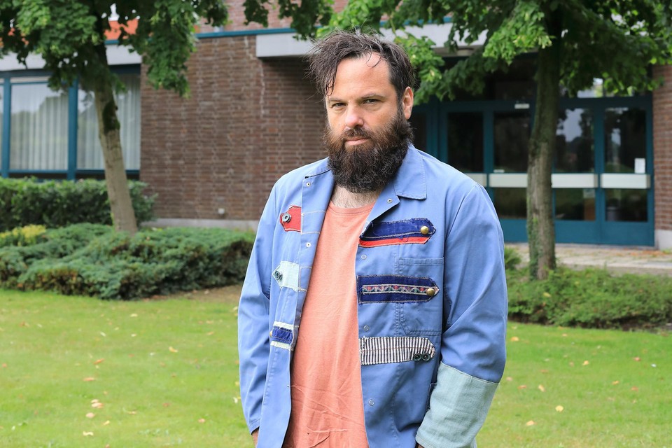 Voor de echte theaterbeleving zorgt acteur Bart Van Gyseghem. Hij brengt zijn voorstelling, die is gebaseerd op een dichtbundel van Peter Holvoet-Hanssen, langs een traject van zes kilometer doorheen Zevendonk.