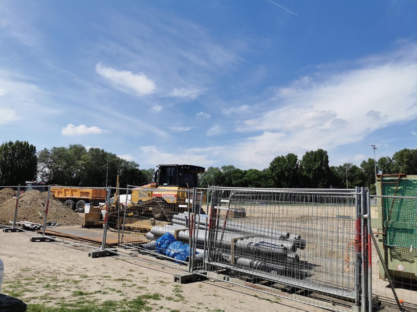 De bulldozer werd gestolen op een nabije werf.  