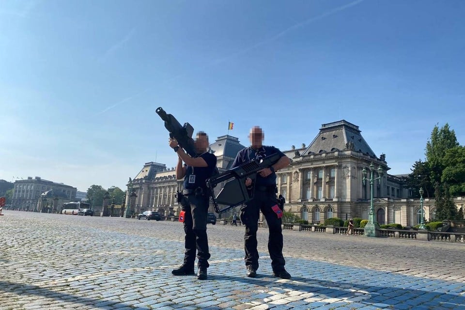 De SKYWALL100 is een toestel dat drones uit de lucht kan plukken.
