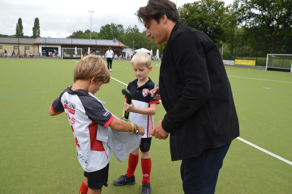 Thomas Briels bezoekt HC Blackbirds en toont zijn gouden plak van Tokio.