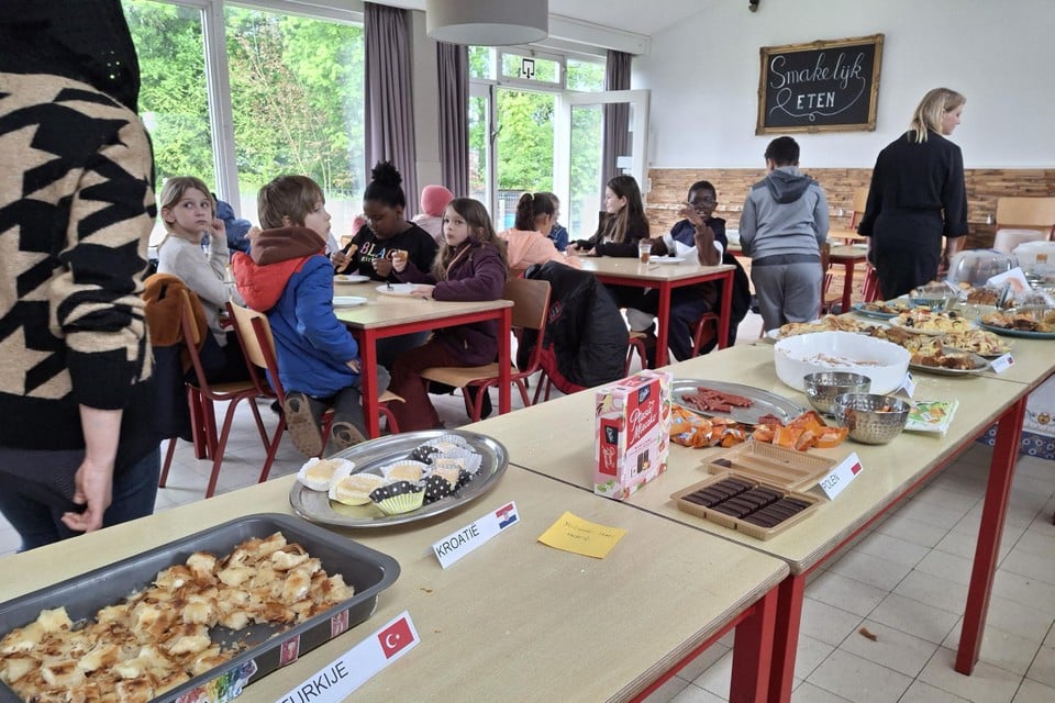 Op de laatste dag van de multiculturele week genoten de leerlingen van Daltonschool in ’t Groen van lekkers uit verschillende landen.