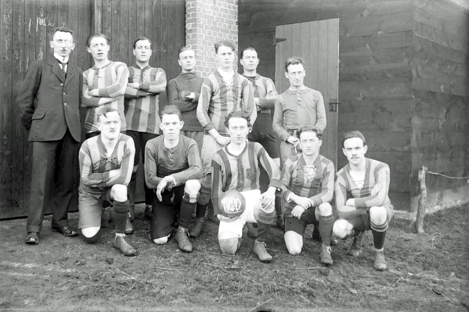 In 1920 speelde voetbalclub Olympia op een wei van boer Mous.