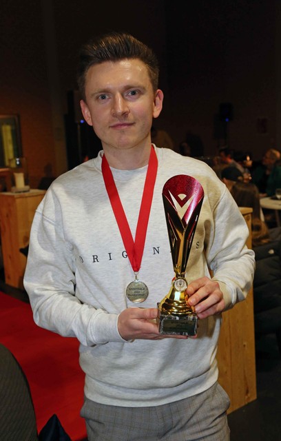 Tafeltennisser Jeroen Jansen kreeg de trofee voor sportman.