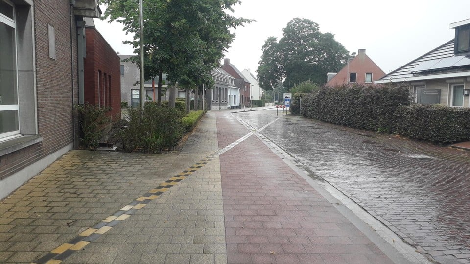 De Nederlandse grens loopt door het gebouw waar AZ Klina een Zorgpunt inricht.