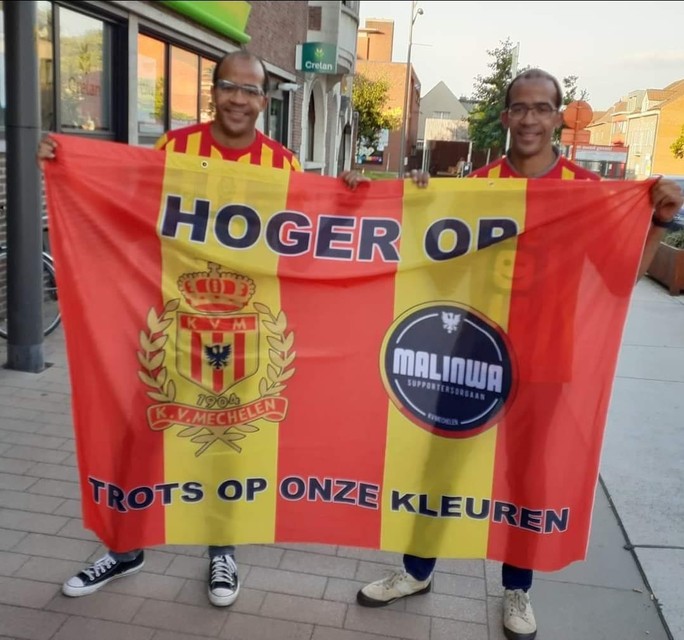 Jerfy Kamanda en zijn broer Amaury, trouwe supporters van KV Mechelen.