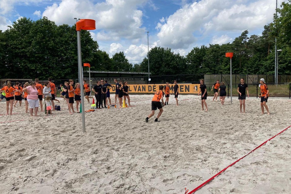 Korfbalclub Vobako in Lichtaart beschikt nu ook over een eigen strand met twee beachkorfbalvelden. 