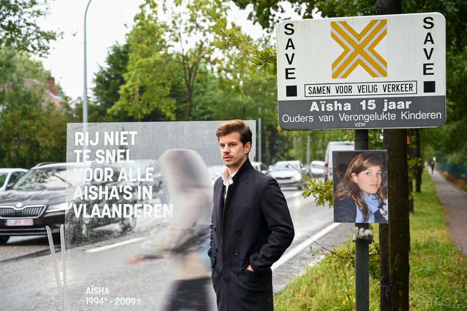 Jente Wagemans op de plek waar zijn zus twaalf jaar geleden verongelukte.