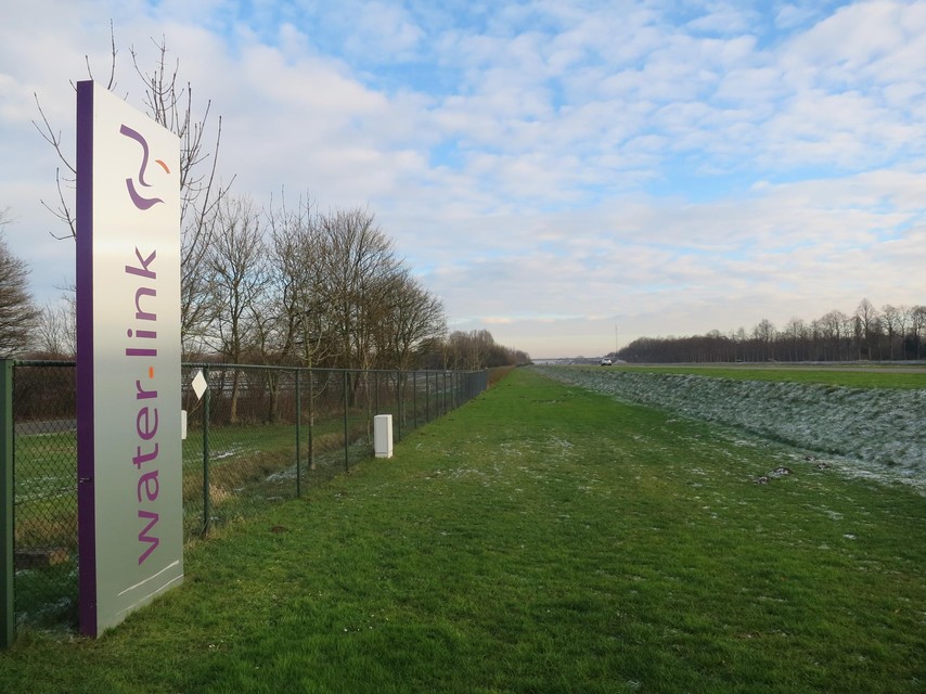 De Water-Link-drinkwaterproductie langs het Albertkanaal op grondgebied Oelegem (Ranst), vlakbij Schilde.