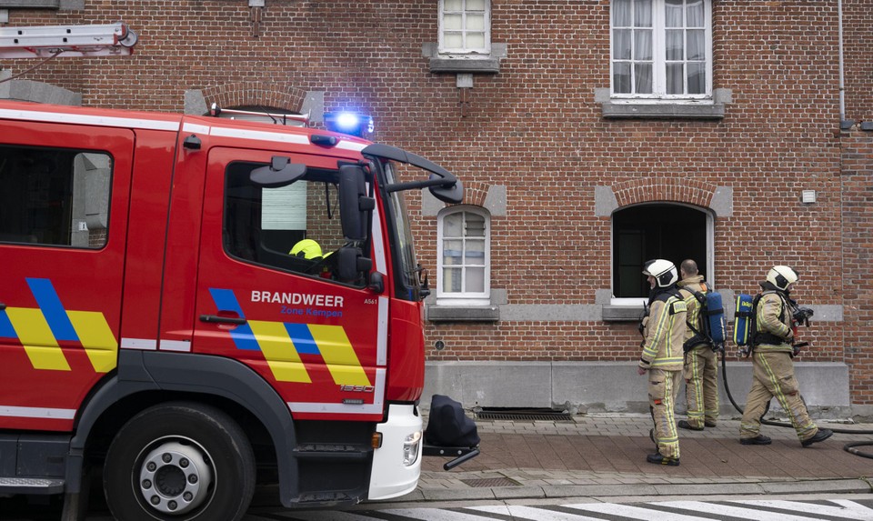 De brandweer rukte uit naar de Sint-Martinusstraat in Retie voor rookontwikkeling in een leegstaand pand. 
