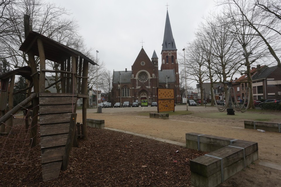 De huidige toestand met vooraan de speeltuin.