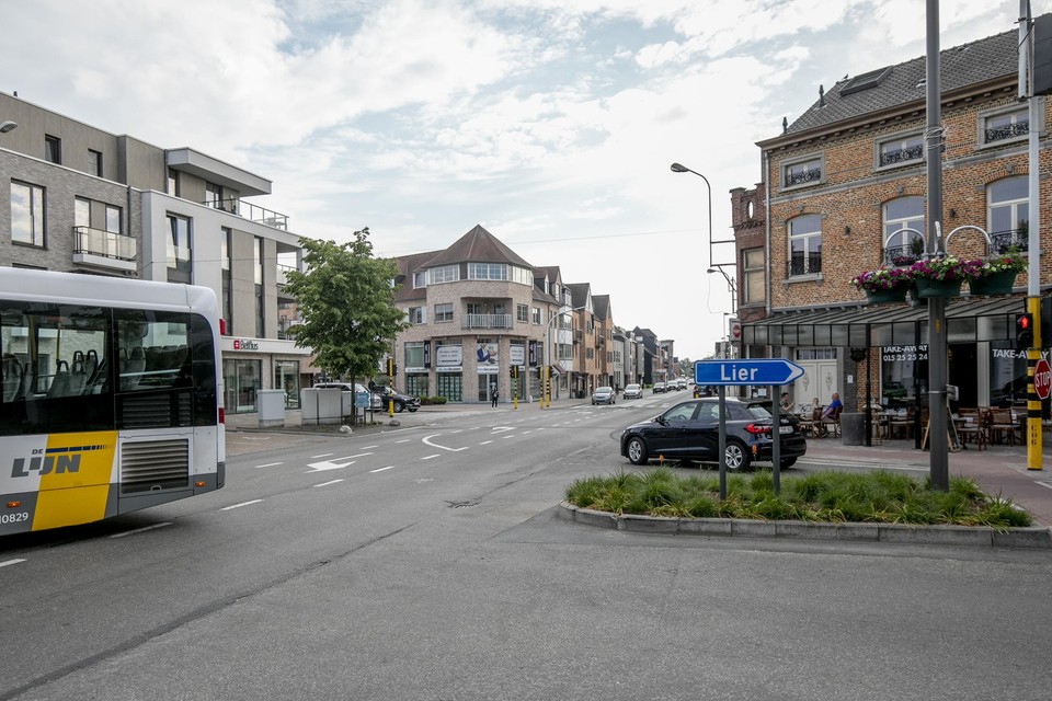 In Putte-centrum is het geregeld aanschuiven aan het kruispunt met de N15.