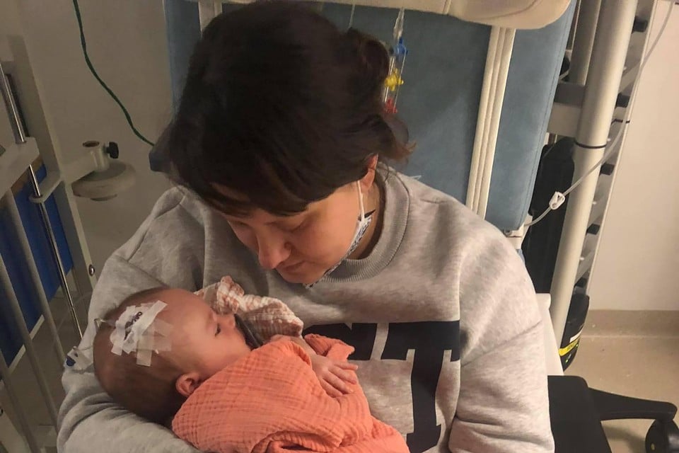 De ouders van Louize krijgen een zware klap te verwerken. Hun dochter kan niet meer genezen van een hersentumor.