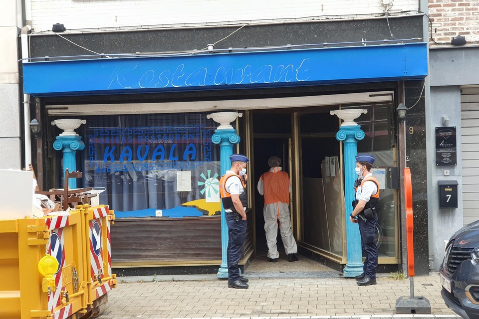De cannabisplantage kwam maandagmiddag aan het licht tijdens een controle door inspecteurs van de RVA in een leegstaand restaurant in de Parkstraat, vlakbij de Grote Markt.