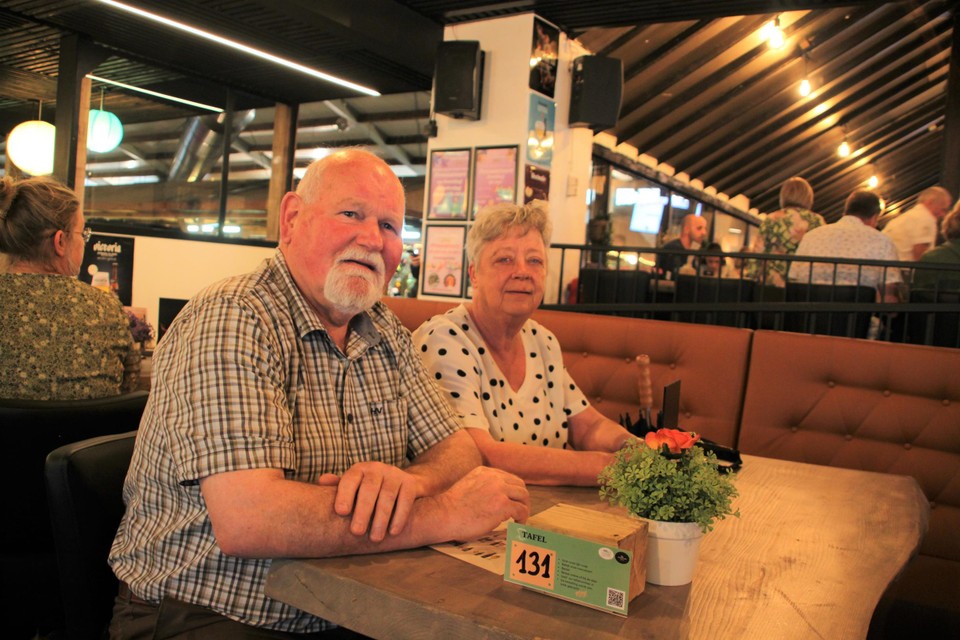Kees en Marian kwamen uit Tilburg om iets te drinken in de vernieuwde cafetaria. 