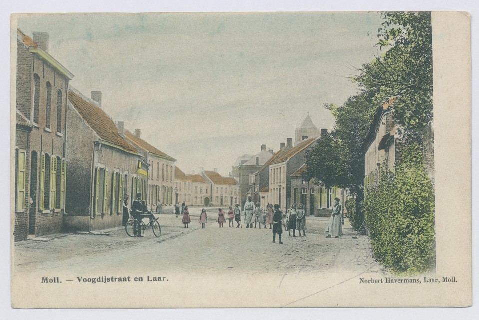 Een van de postkaarten uit de periode rond 1900.