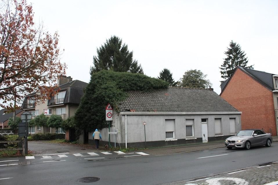 Het bewuste huis, kort voor de afbraak in 2017.