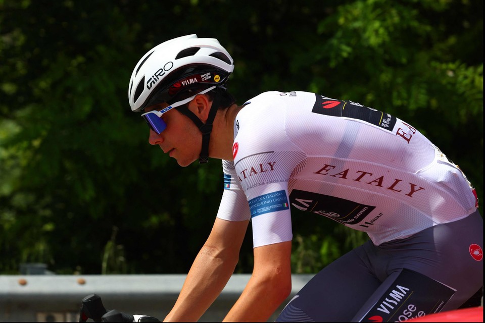 Uijtdebroeks mag week twee van de Giro in het wit starten.