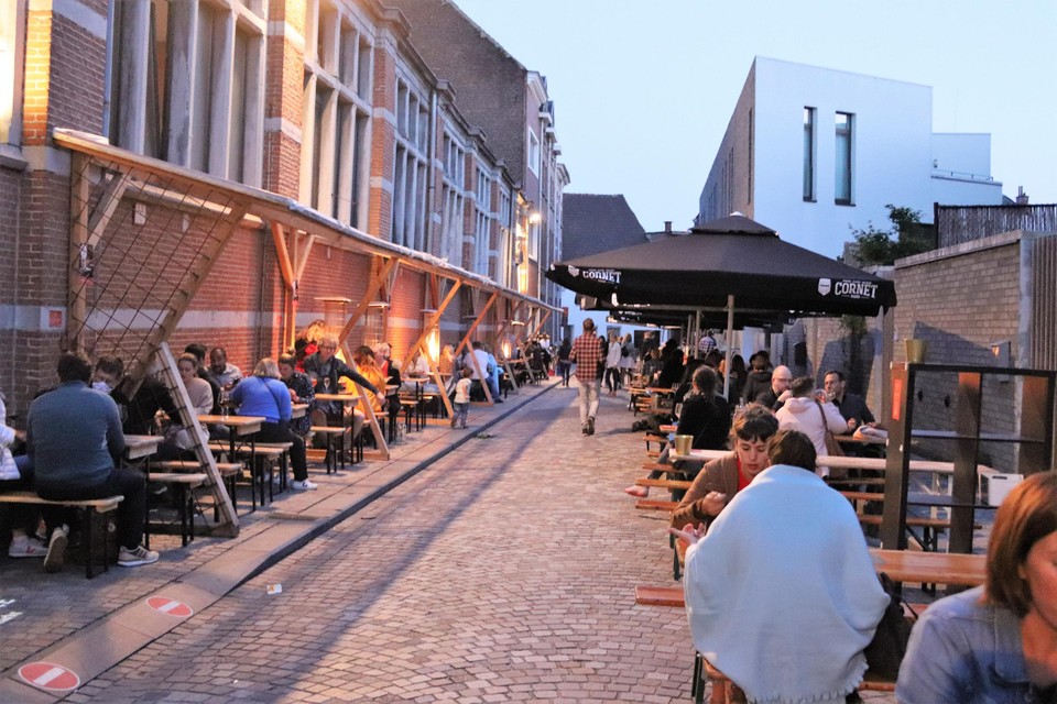 In de Smaakstraat aan de Vleeshalle was het wel meteen heel druk.