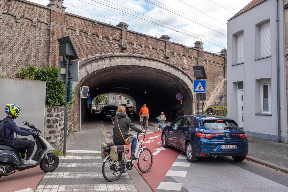 Het kruispunt van de Caputsteenstraat met de fietsostrade is een van de punten die worden onderzocht. 
