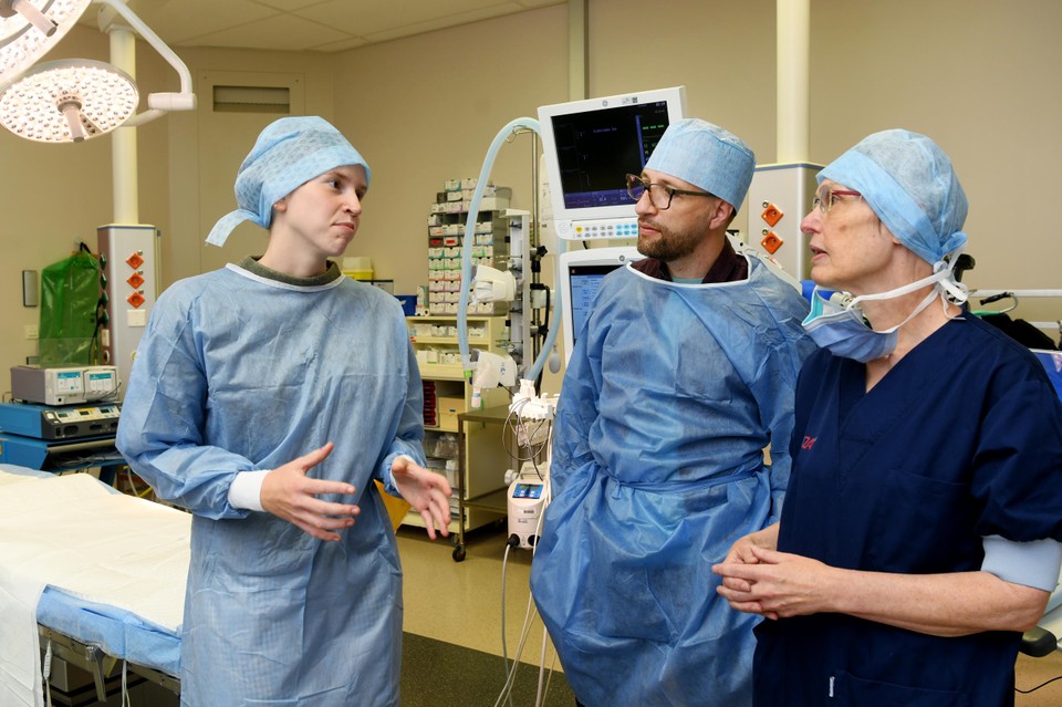 Tijdens haar onderzoek wandelde Loore geregeld de operatiekamers van het UZA binnen om anesthesisten te observeren. 