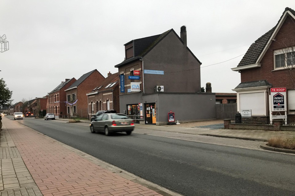 De dagbladhandel in Bevel-dorp.
