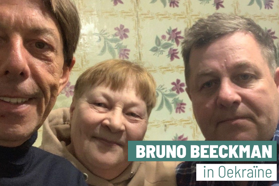 Bruno met Olga en Aleksander. 