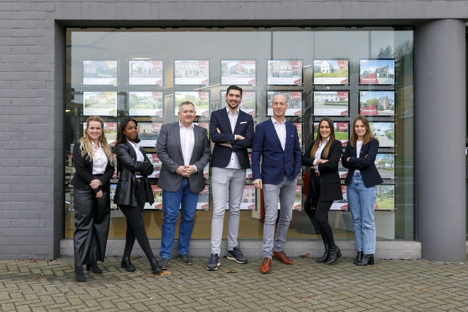 Pieter Lys (derde van links) met zijn medewerkers van Patrimmonium in Lier.