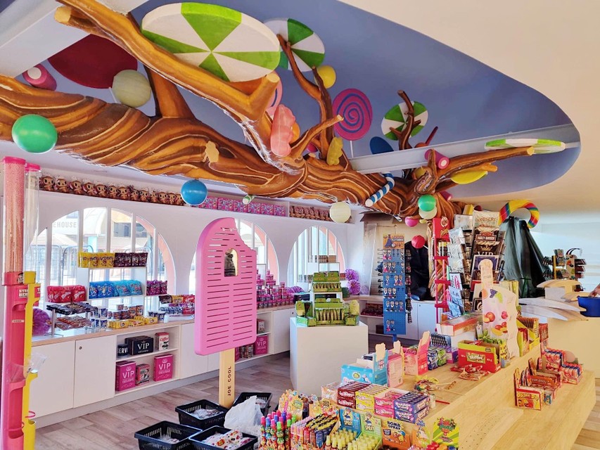 De Candy Shop vooraan het park is helemaal vernieuwd en een pak vergroot.