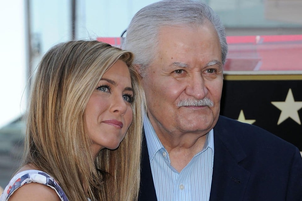 Jennifer Aniston met haar vader in 2012.