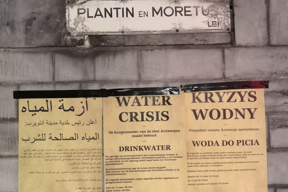 De actiegroep hing de posters in de vier meest gesproken moedertalen op: Nederlands, Arabisch, Roemeens en Pools. 