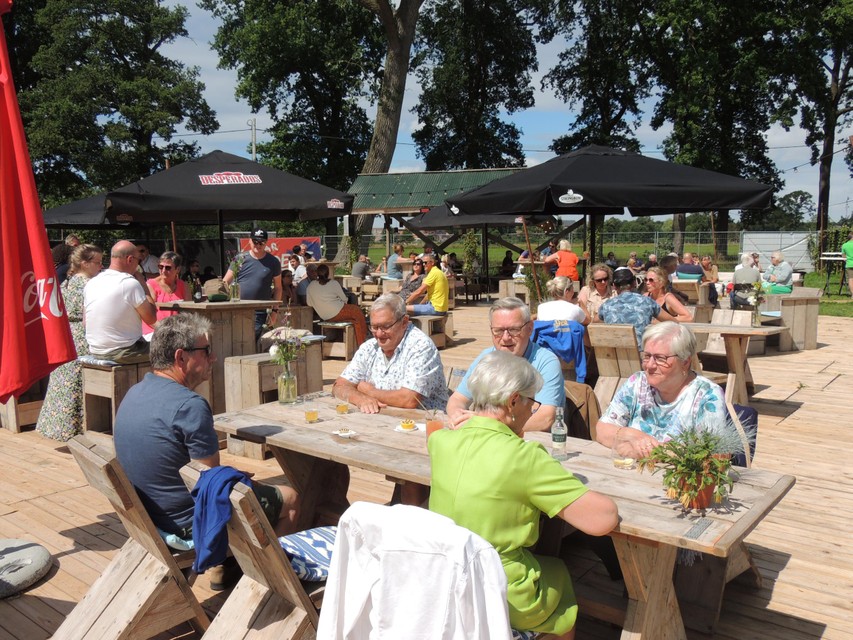 De picknick wordt georganiseerd op de gezellige feestweide van Bar Woest.