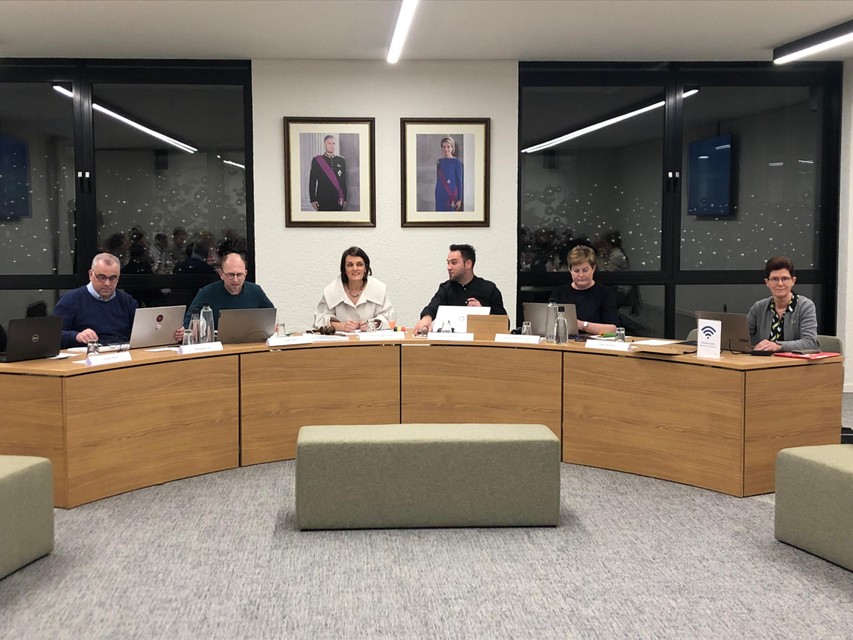 De gemeenteraad van Vosselaar vergaderde voor de eerste keer in de vernieuwde raadzaal op het gemeentehuis.
