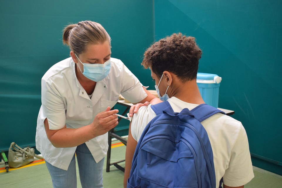 Deze week werden er in het Antwerpse al zo’n tweehonderd leerlingen op school gevaccineerd. 
