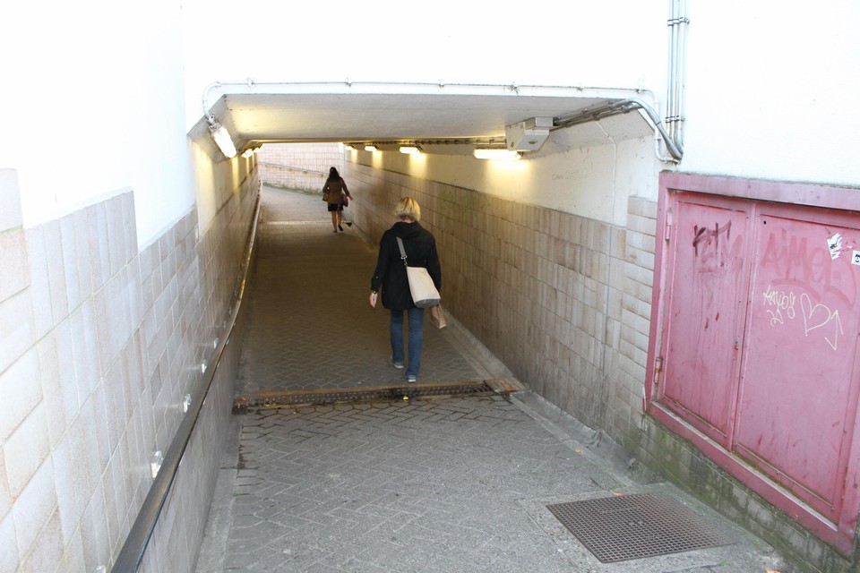 De voetgangerstunnel aan het station.