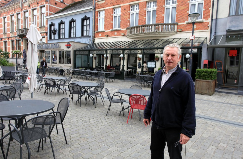 Hotelier Frank Rastelli maakt namens de familie Rastelli werk van het opvullen van een groot gat in de gevelrij van de westkant van de Herentalse Grote Markt.
