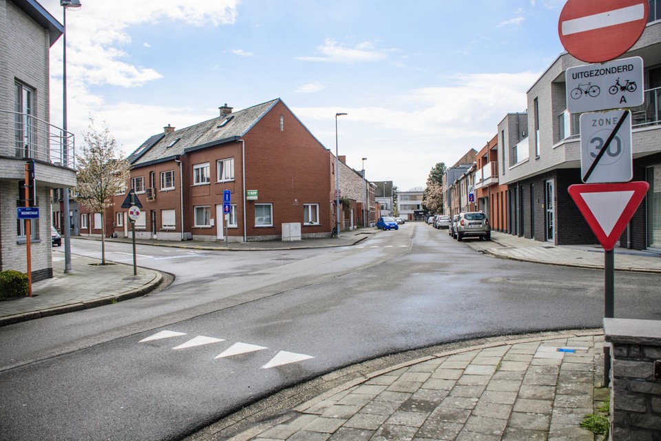 Automobilisten negeren vaak de voorrangsregels op het kruispunt van de Zellaerstraat en de Nieuwstraat.