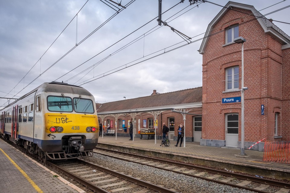 Het stationsloket in Puurs is sinds 1 maart open van 7 tot 10.15u.