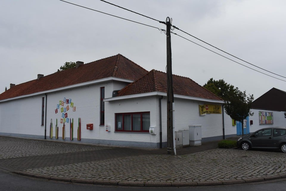 De gemeentelijke school van Heidehuizen.