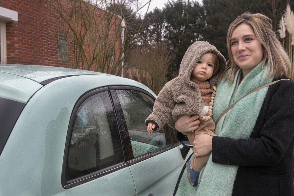Lore Vanhoof en haar vriend Senne Peeters verhuisden twee jaar geleden naar Wezel, het meest oostelijke gelegen dorp van onze provincie.