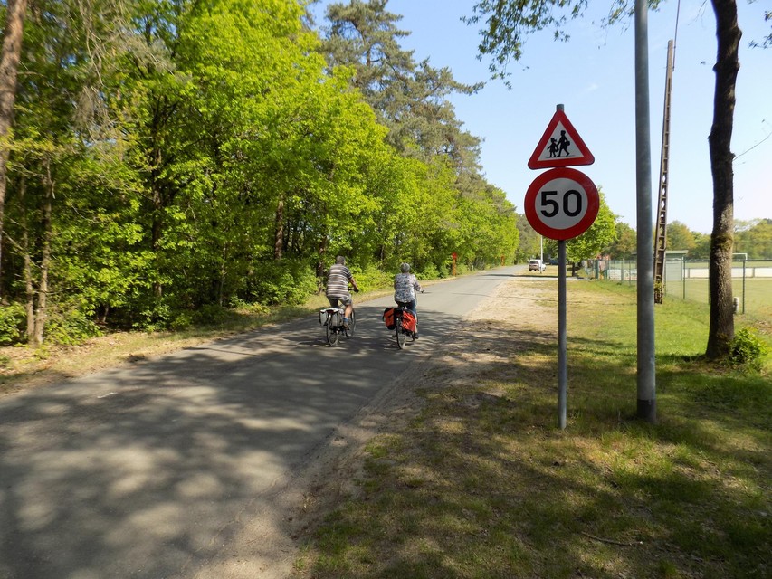 De snelheidsbeperking gold voordien op slechts een deel van Poeyelheide, aan de sportvelden.