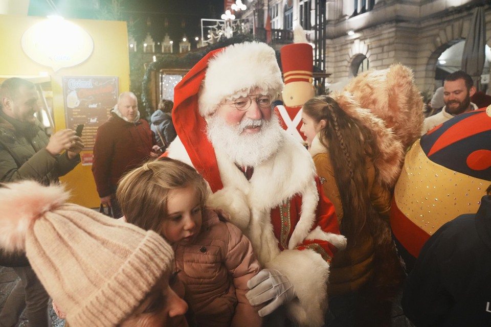 De kerstman komt op 17 december langs aan Café Sport voor een gezellige markt.  
