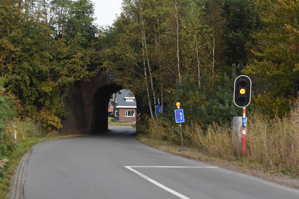 Door de defecte lichten geldt nu de voorrangsregeling aan de tunnelbrug.
