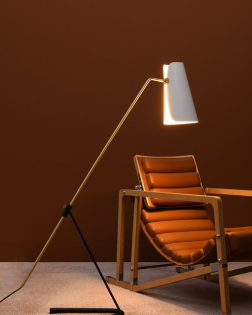 Een lamp van de Franse designer Pierre Guariche, ontworpen voor Sammode.