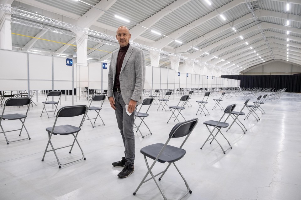Burgemeester van Putte Peter Gysbrechts in het vaccinatiecentrum.