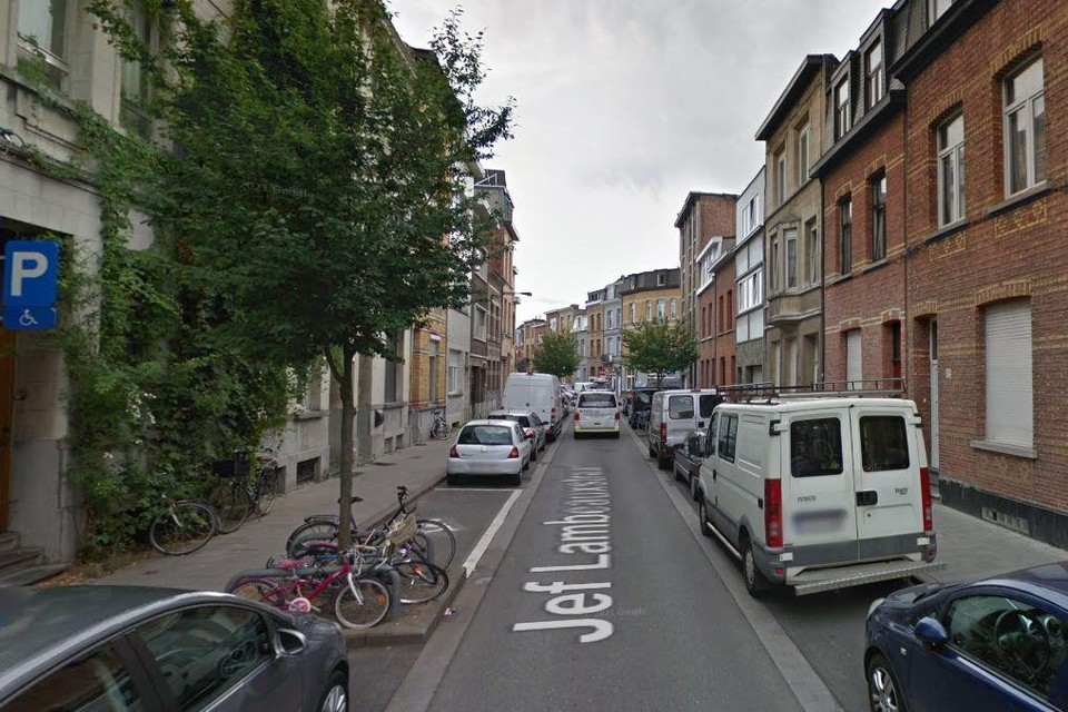 Tijdens herstellingswerken aan de leidingen in de Jef Lambeauxstraat werd zondagnacht gas gemeten in de rioleringen.